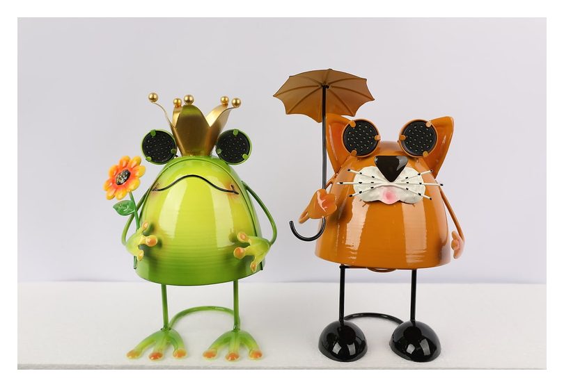 Frog and fox garden figures, pair